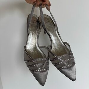 Adrianna Papell Silver Pointed Toe Kitten Heels 8